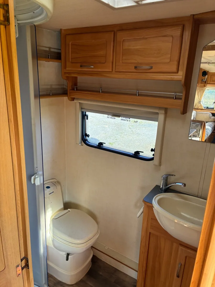 Fleetwood 4 berth Caravan 2006 - Image 4