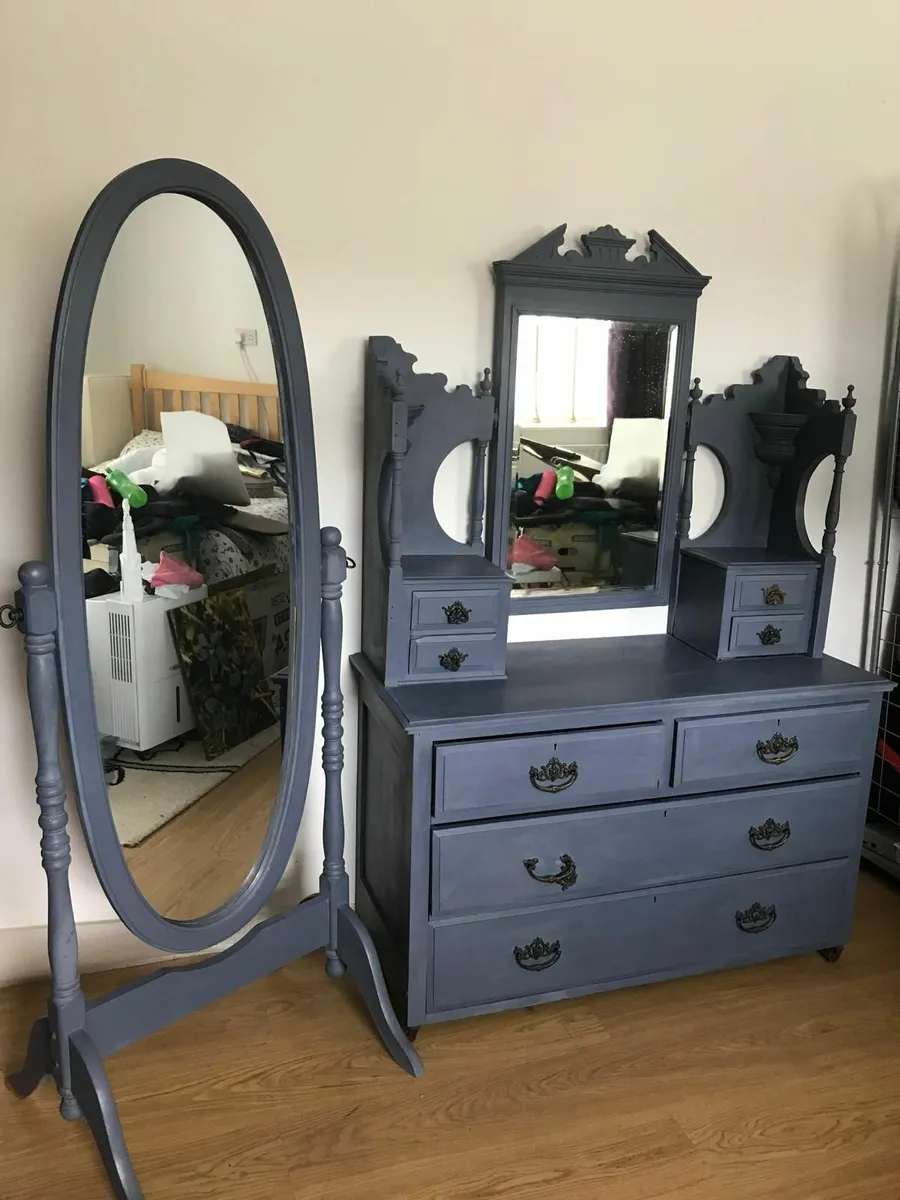 Dressing table amd matching mirror - Image 1