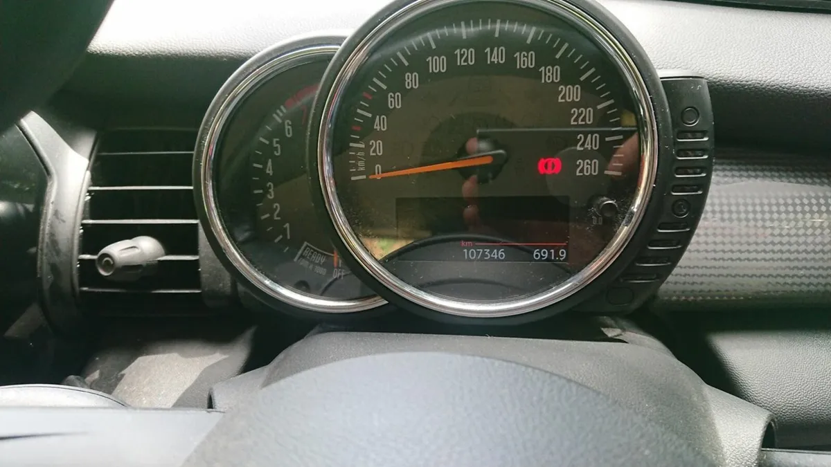Mini Cooper 2014 - Image 2