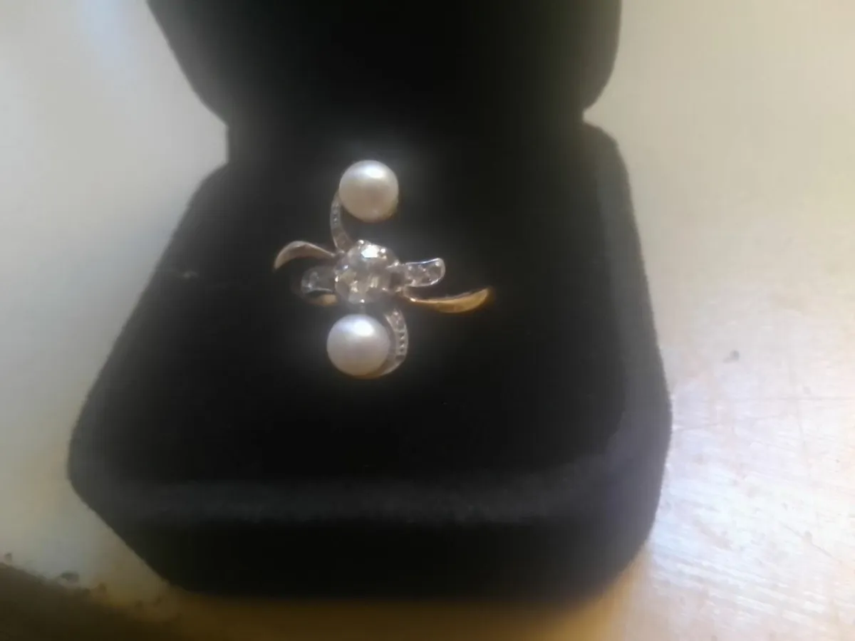 VICTORIAN 18ct DIAMOND & PEARL TRILOGY RING L/M - Image 1