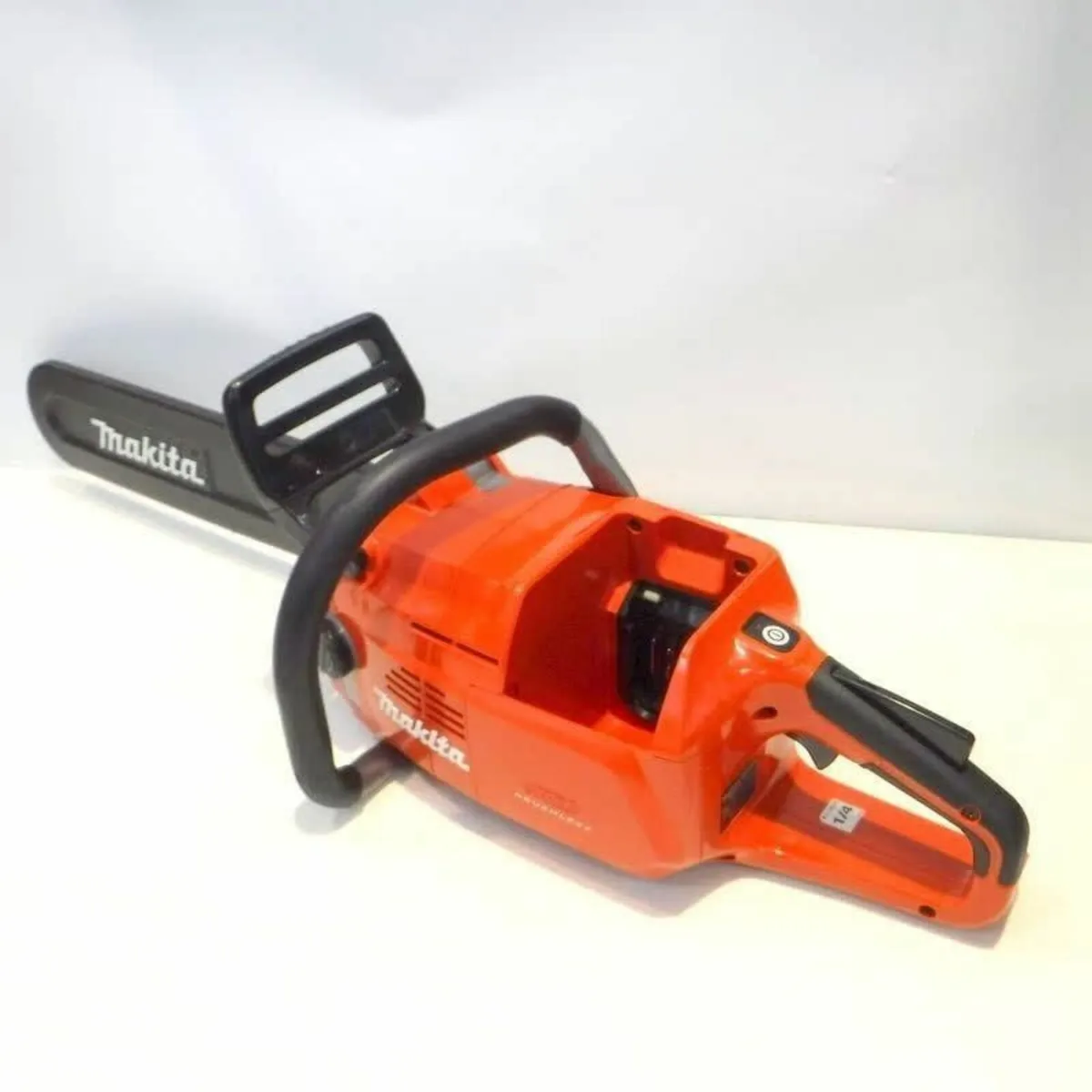 Makita MUC018GZR 40V max Rechargeable Chainsaw - Image 3