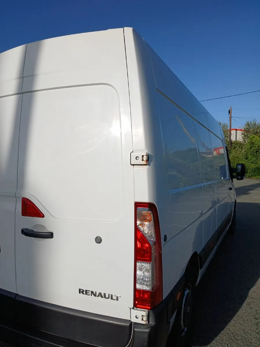 Renault Master 2015 - Image 2