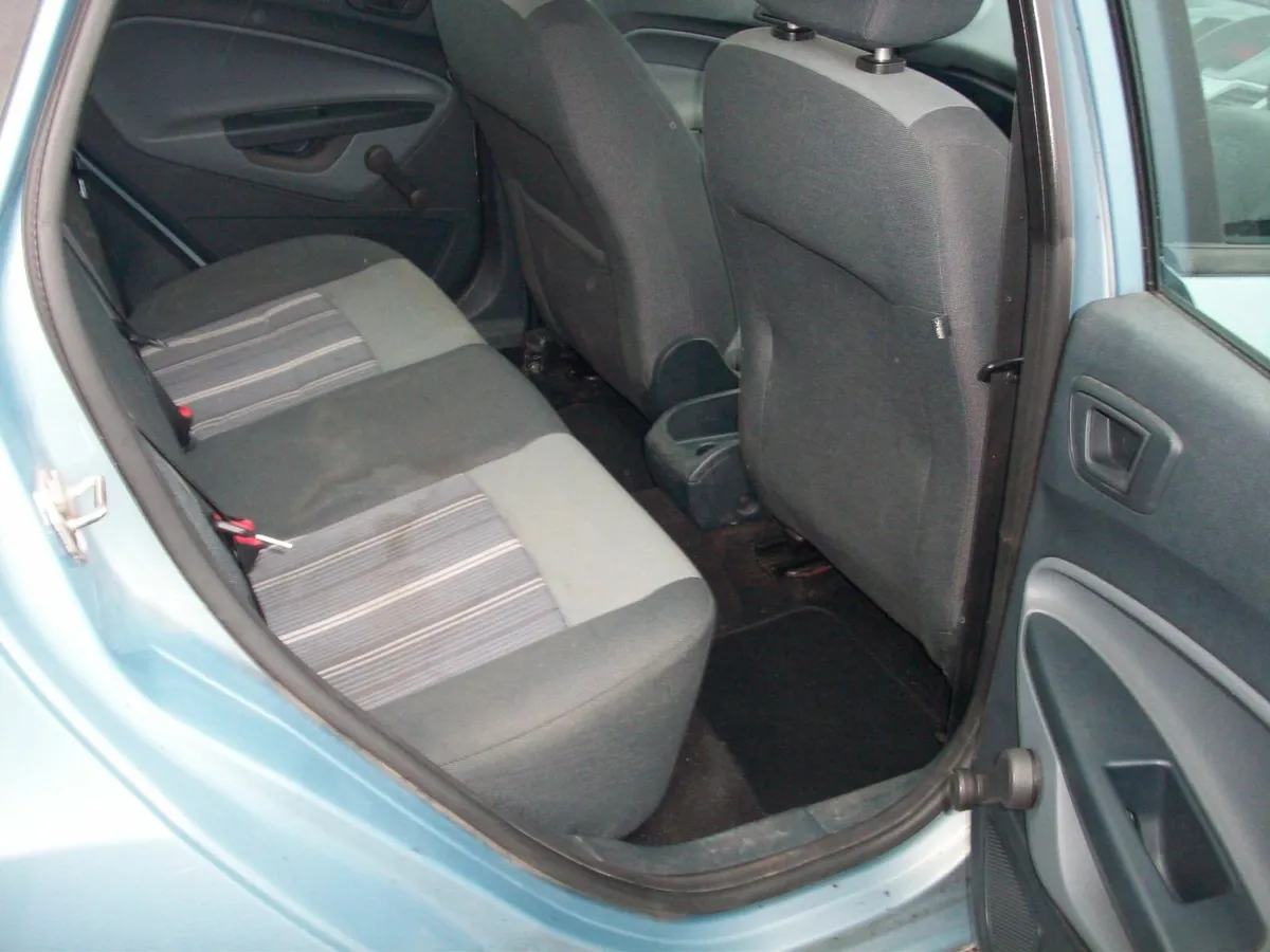 Ford Fiesta 2010 - Image 4