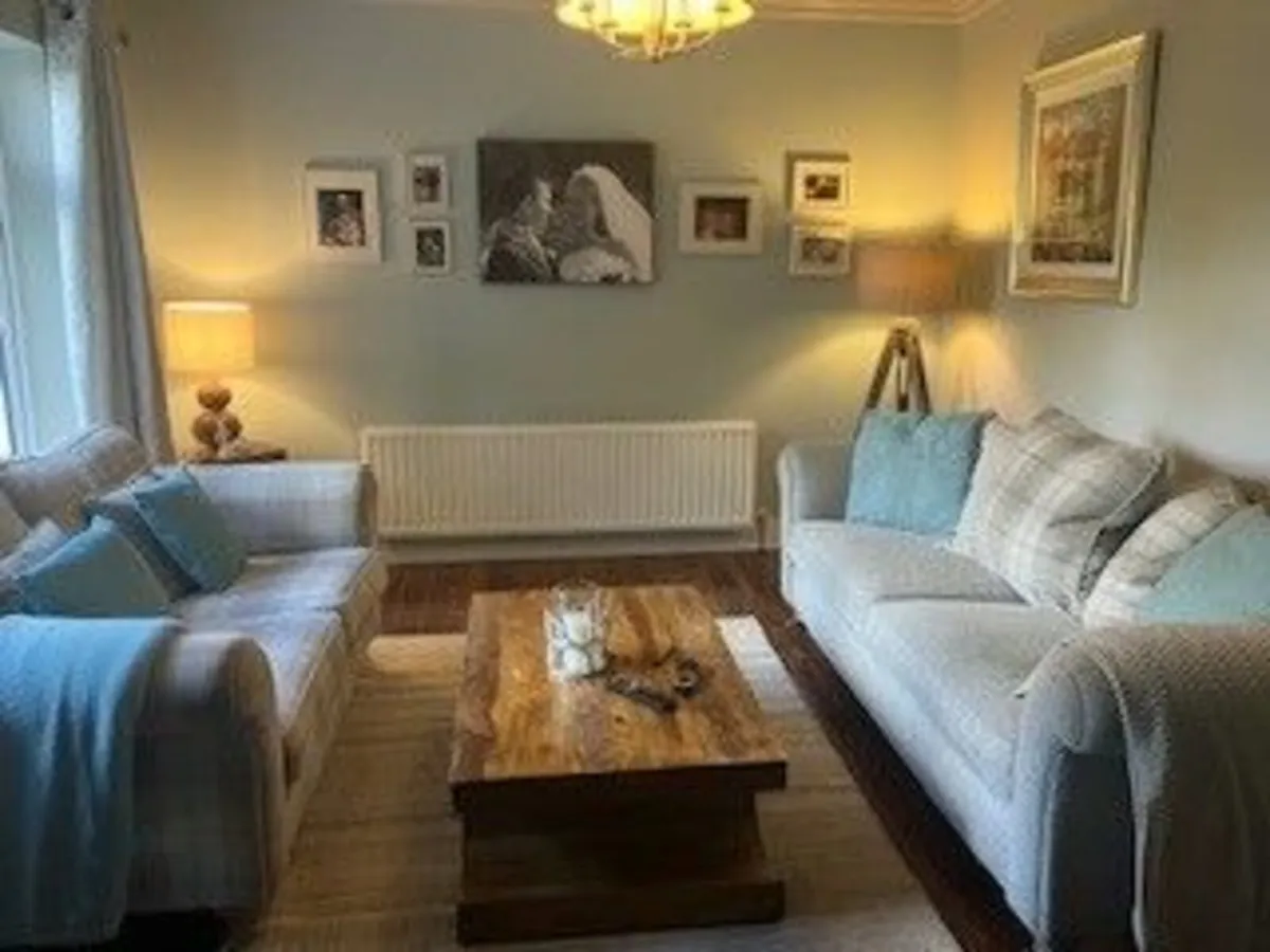 Coffee table and end table for sale - Image 2