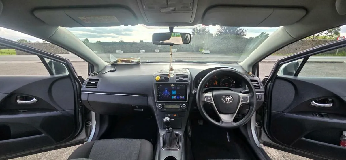 Toyota  Avensis - Image 2
