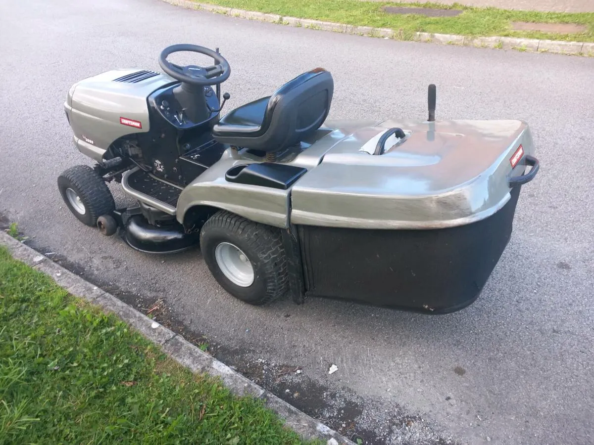 Ride on lawnmower - Image 4
