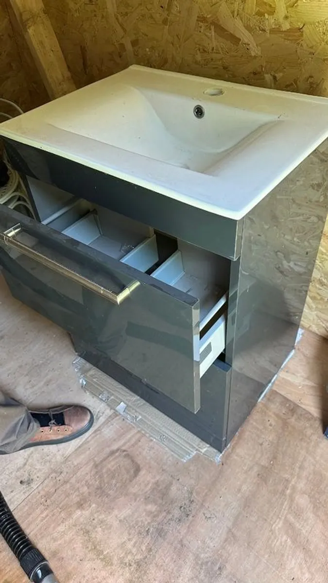 bathroom vanity unit with sink - Image 2