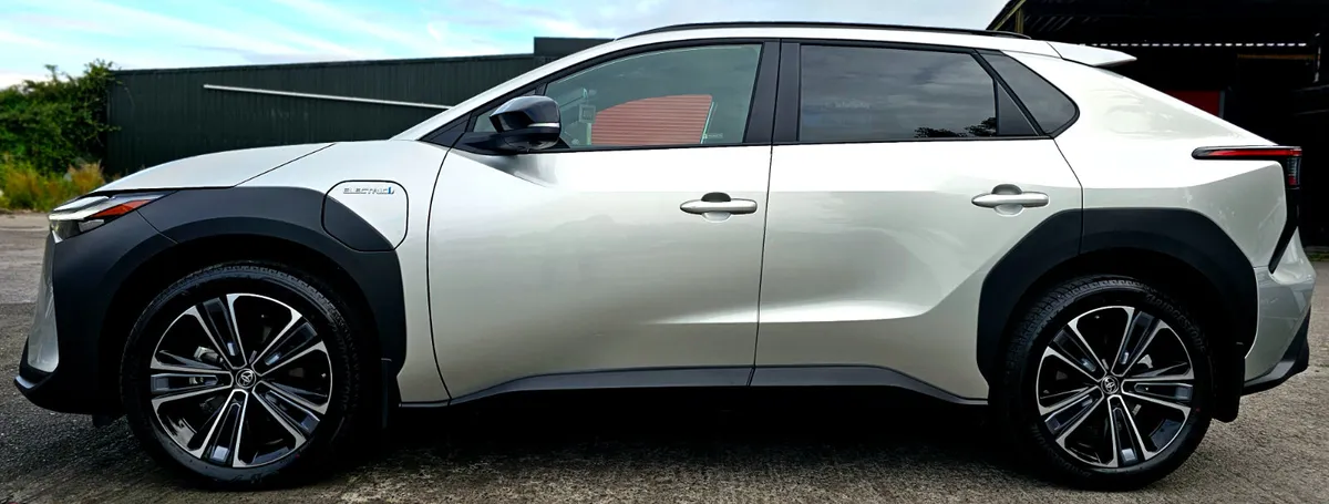 2024 Toyota bZ4X Sport, 71.40kWh, LOW KM - Image 4