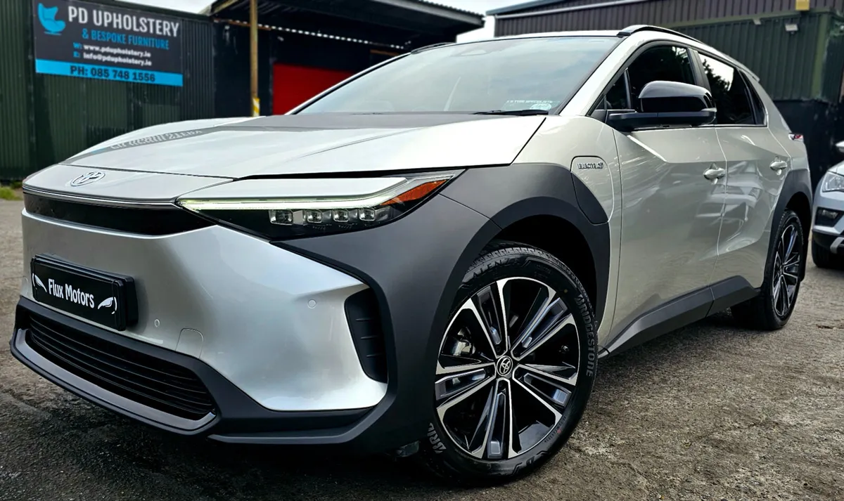 2024 Toyota bZ4X Sport, 71.40kWh, LOW KM - Image 3