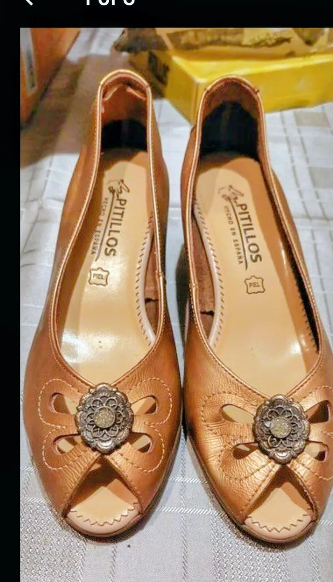 Pitillos gold peephole wedges - Image 1
