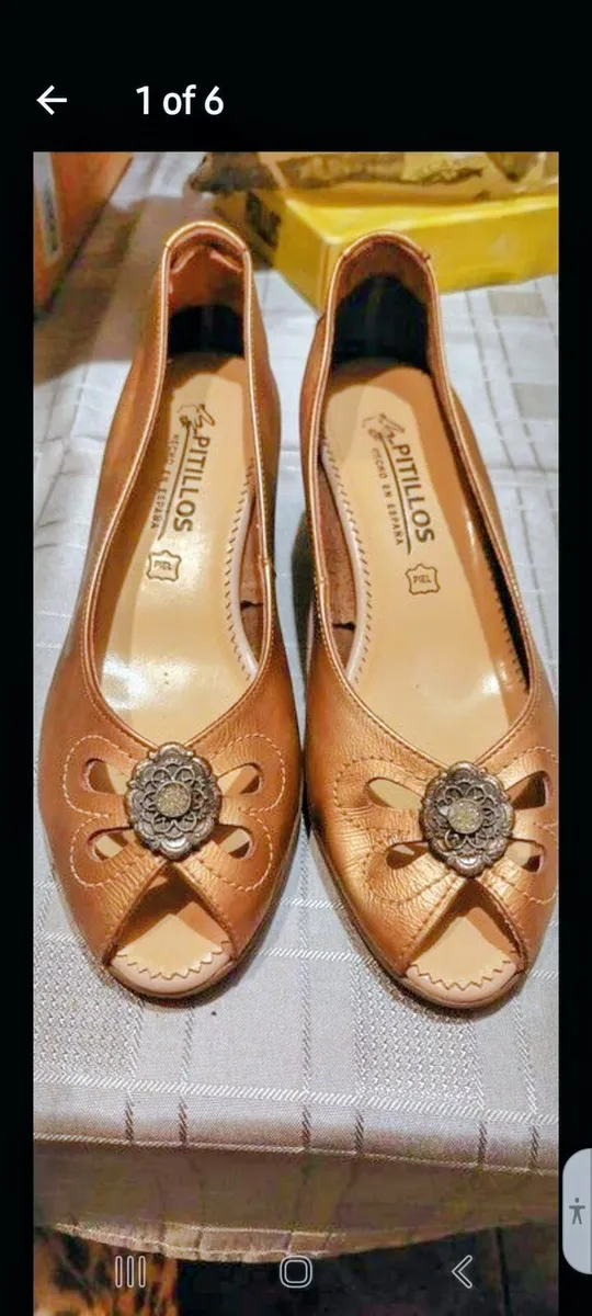 Pitillos gold peephole wedges - Image 3