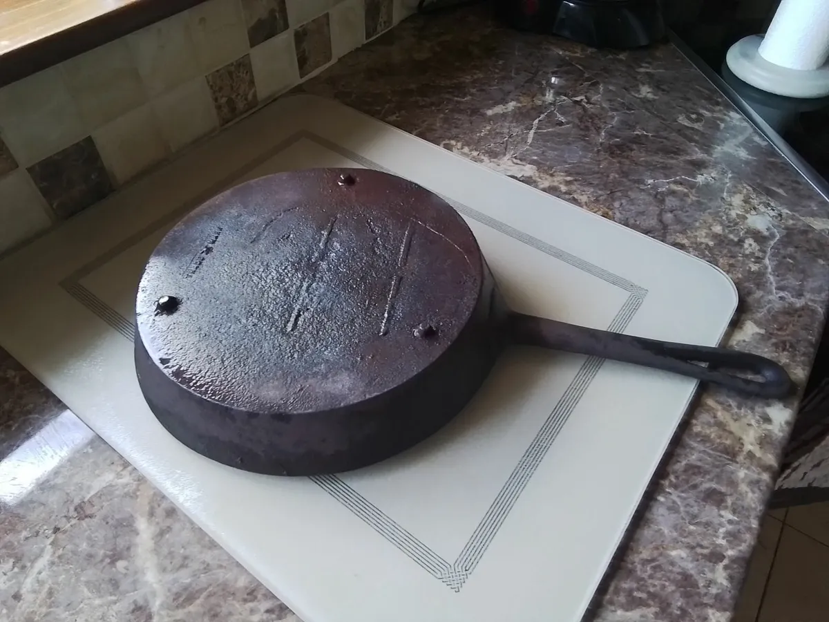 Cast iron pan - Image 2