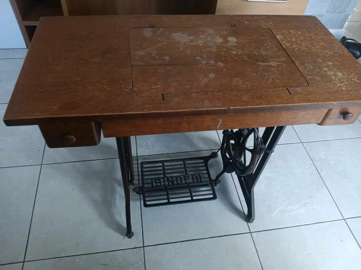 Singer sewing machine - Image 2