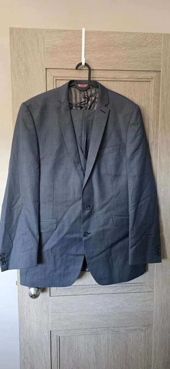 3 piece suit - Image 1