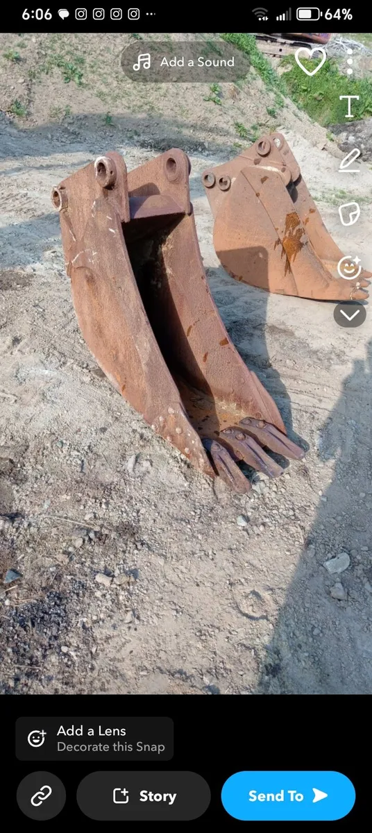 Digger buckets 65 mm pins and 45 - Image 1