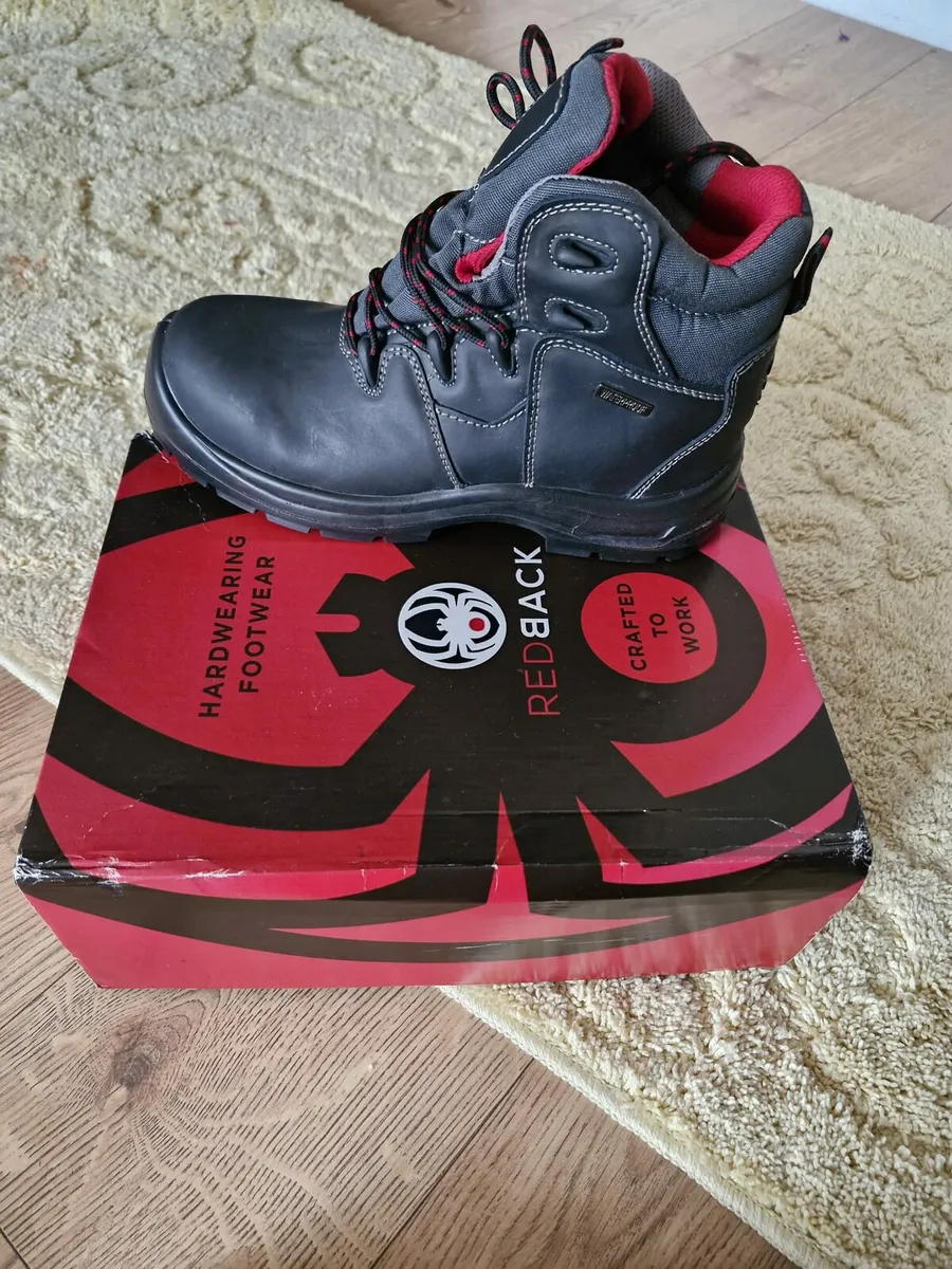 Red back work boots - Image 1