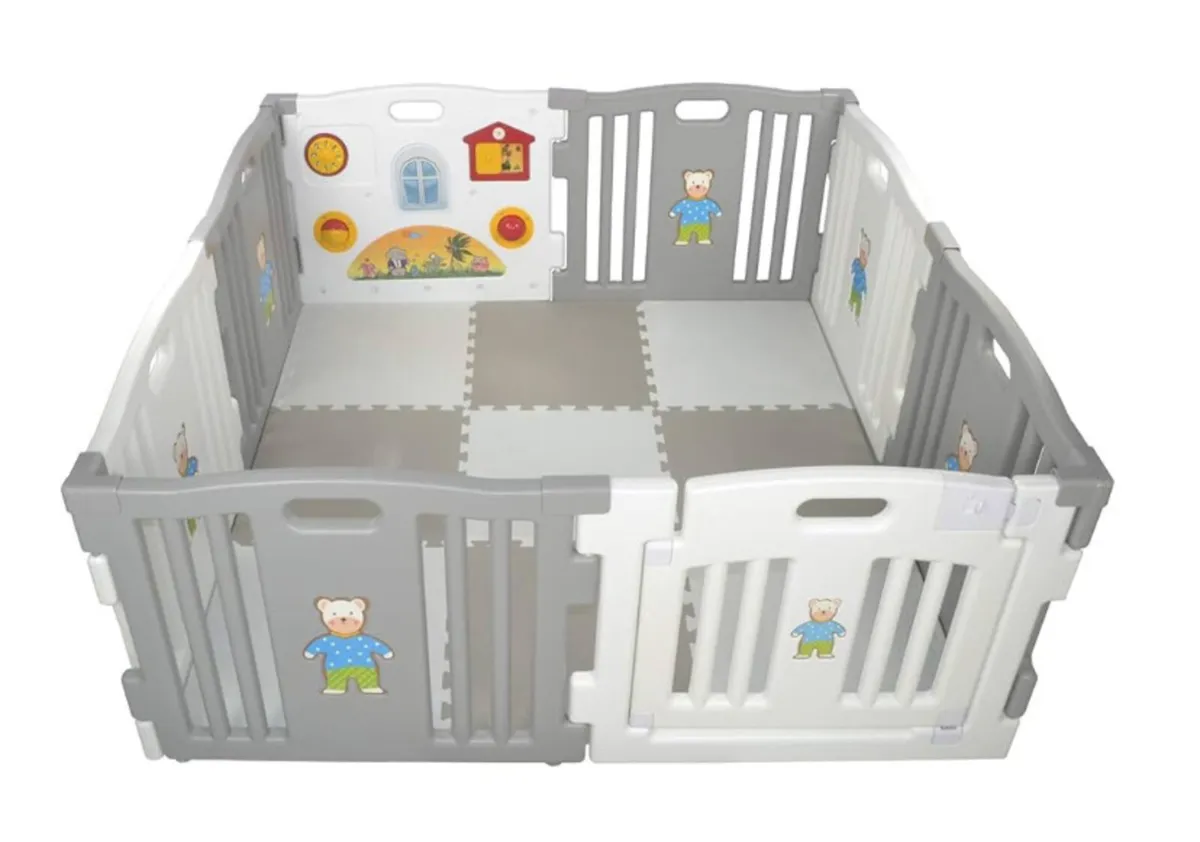 Kids/baby play pen - Image 2