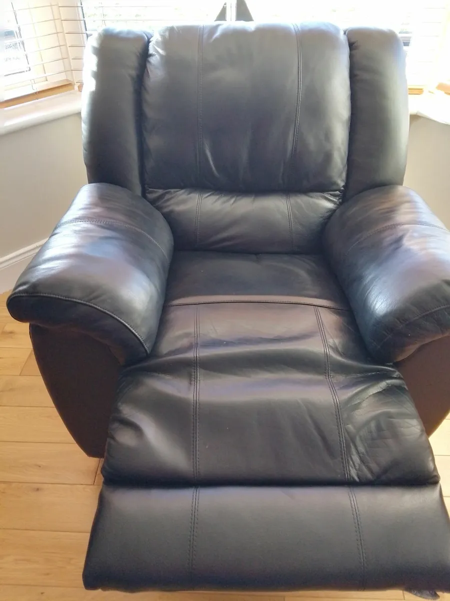 Leather recliner sofas, coffee and side table - Image 2