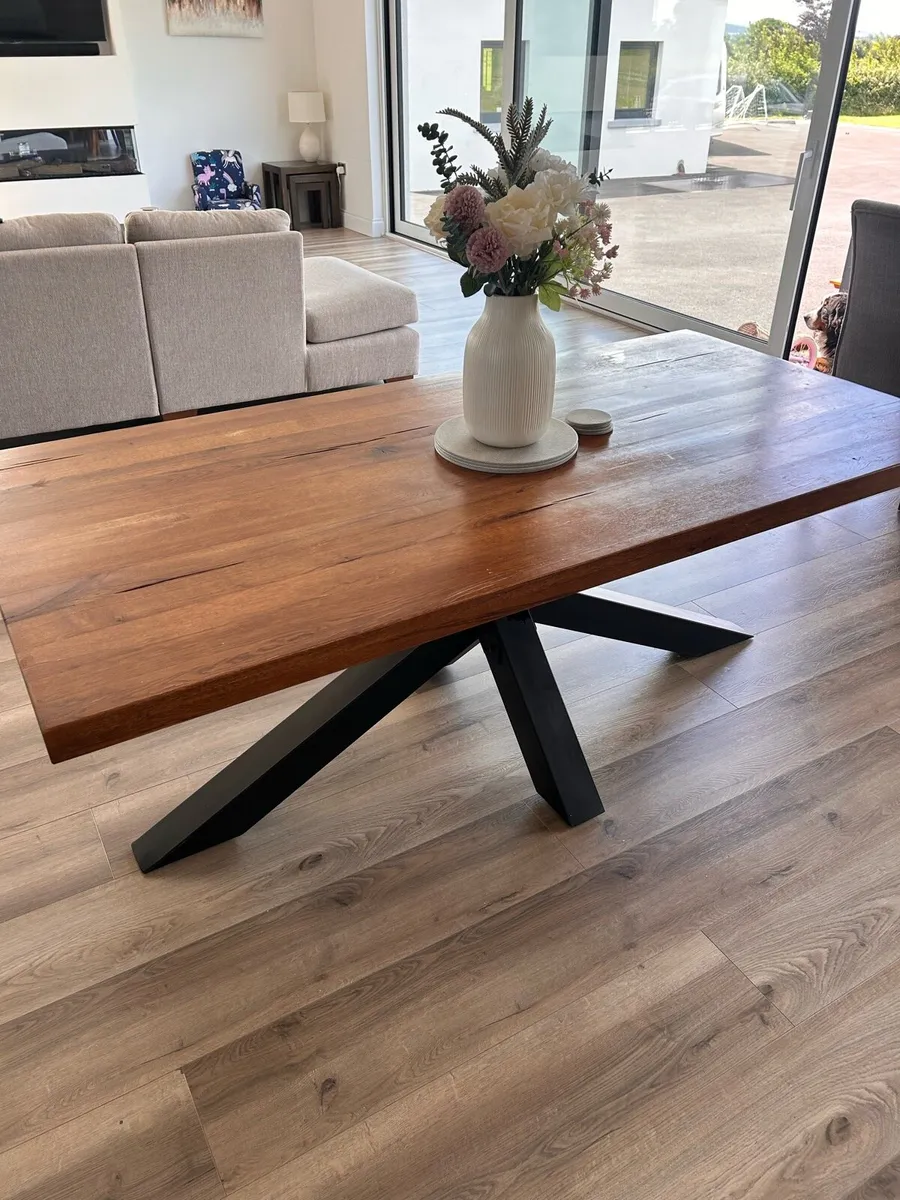 Dining table - Image 2