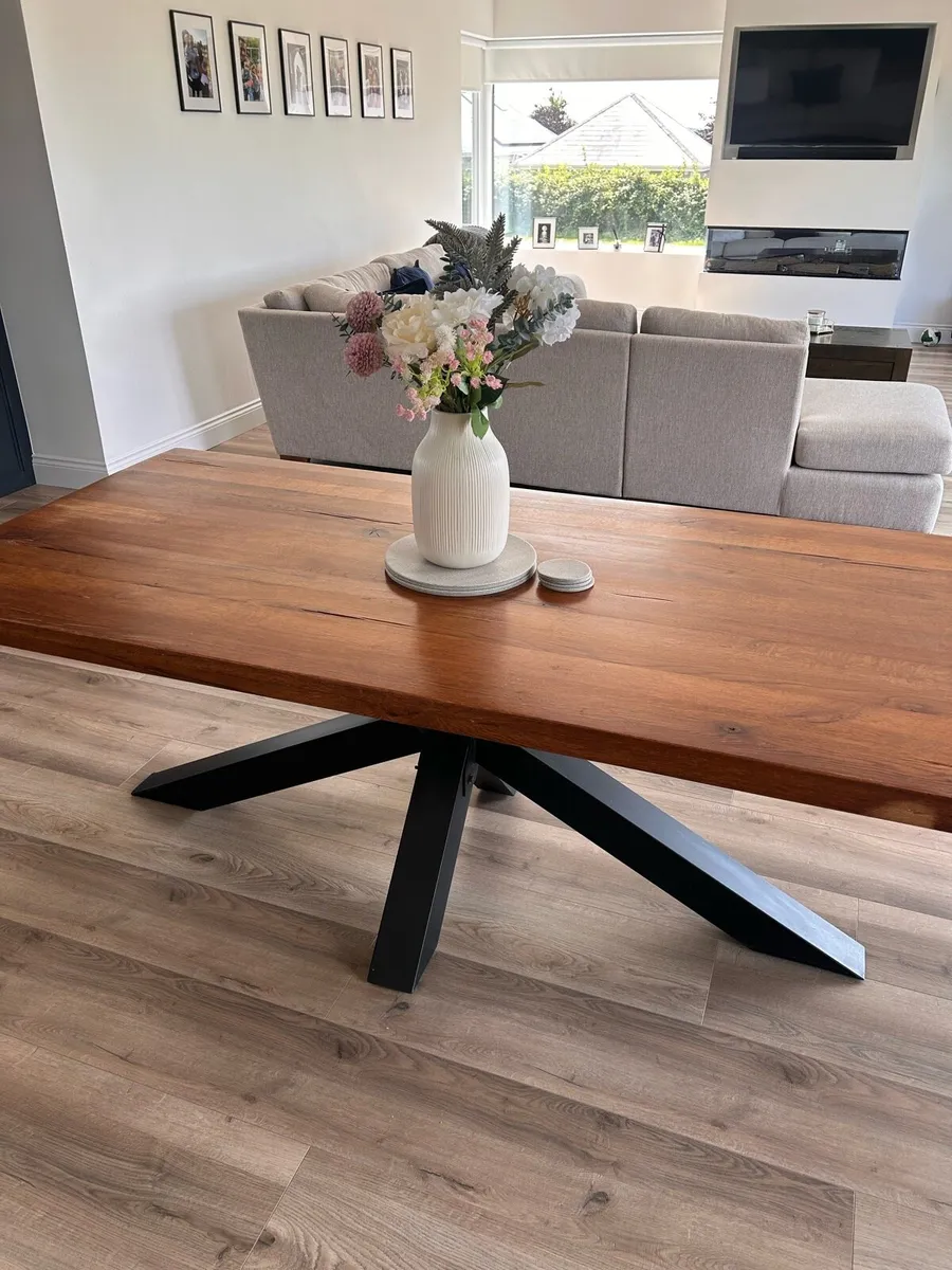 Dining table - Image 1