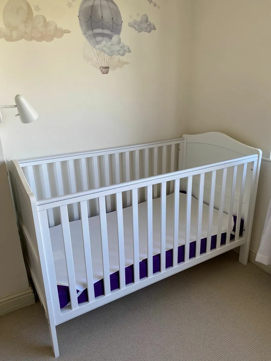 Nested Cot & Snuz Surface Duo Mattress - Image 1