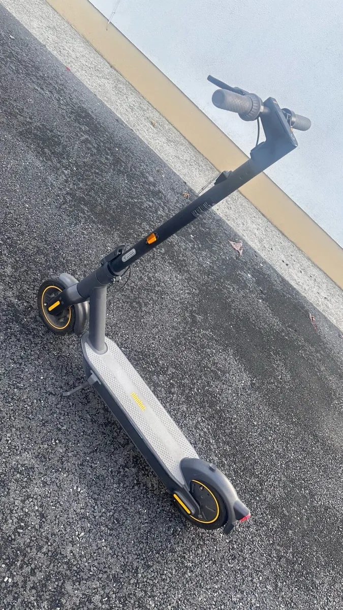 Ninebot Kickscooter Max G30E II - Image 1