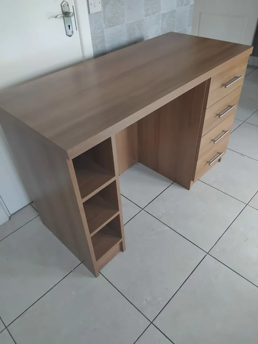 Desk - Image 2