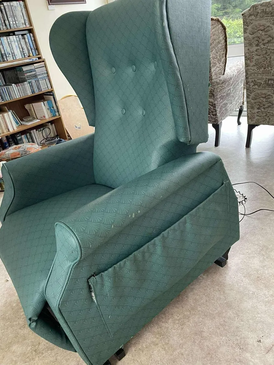 Electric Riser recliner Mobility Aid Chair - Image 2