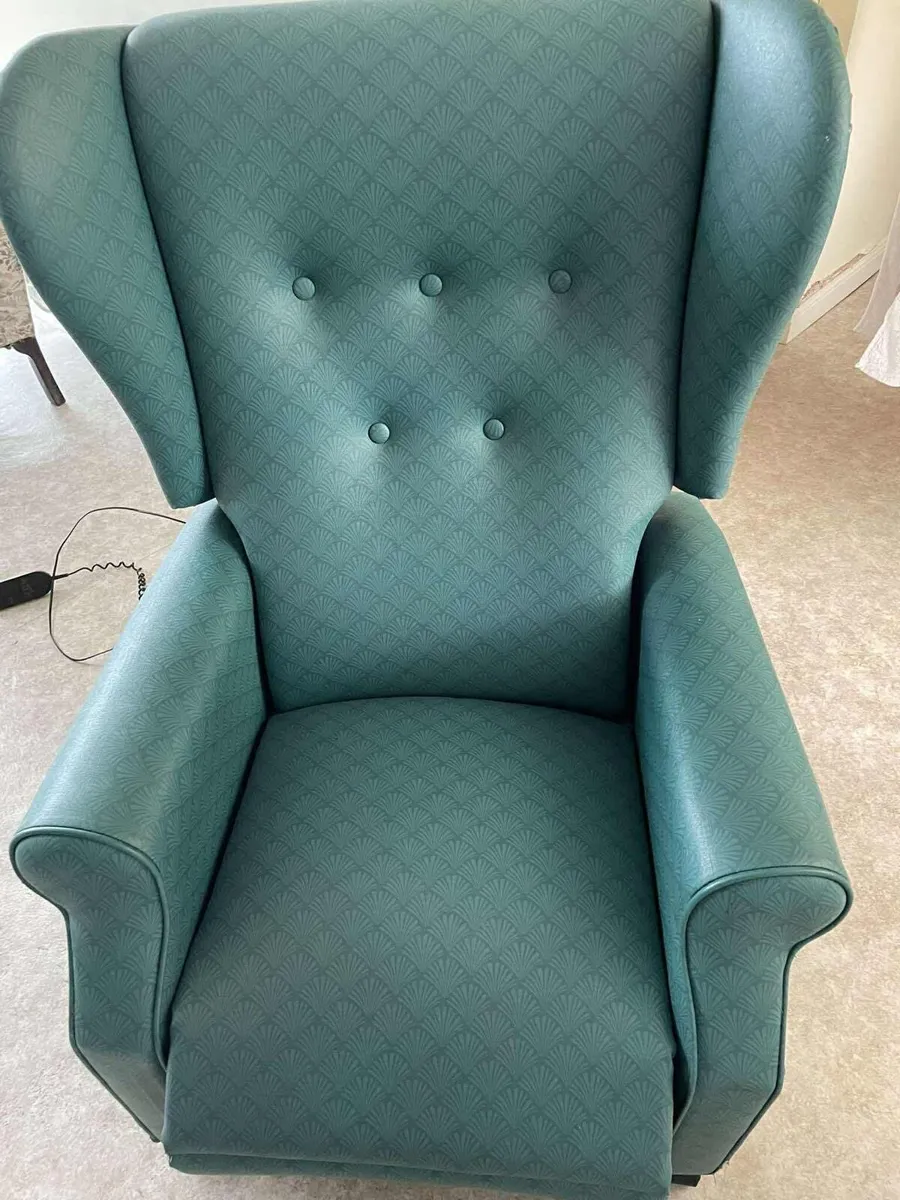 Electric Riser recliner Mobility Aid Chair - Image 4