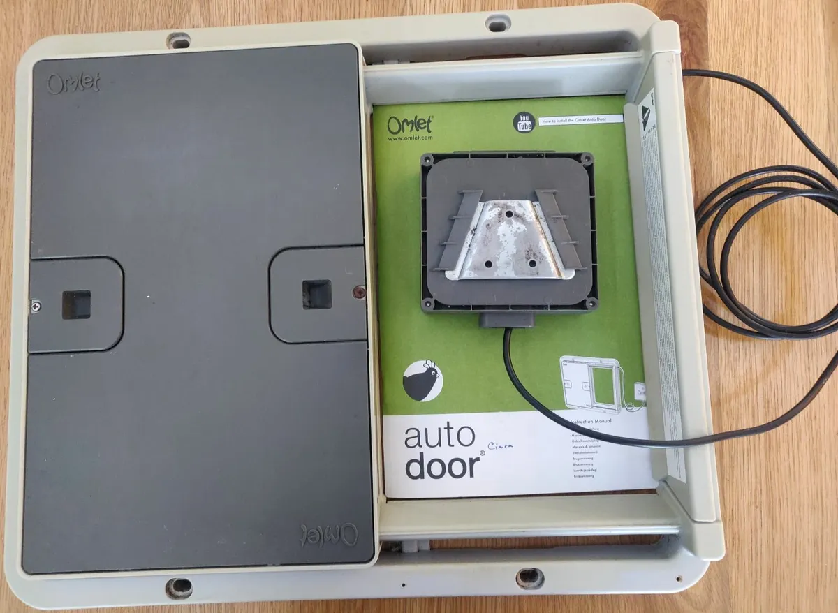 OMLET Auto opening coop door - Image 1