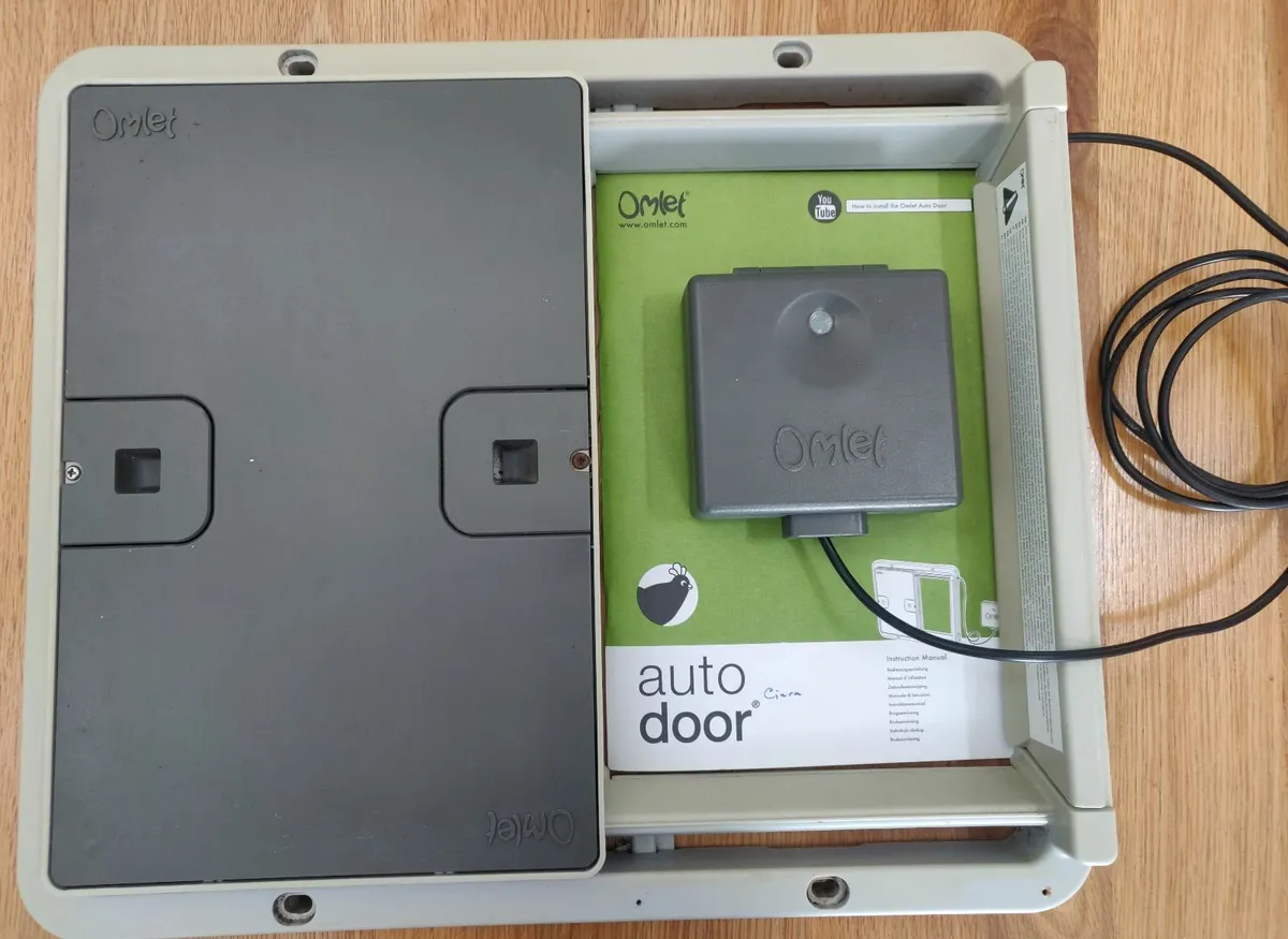 OMLET Auto opening coop door - Image 2