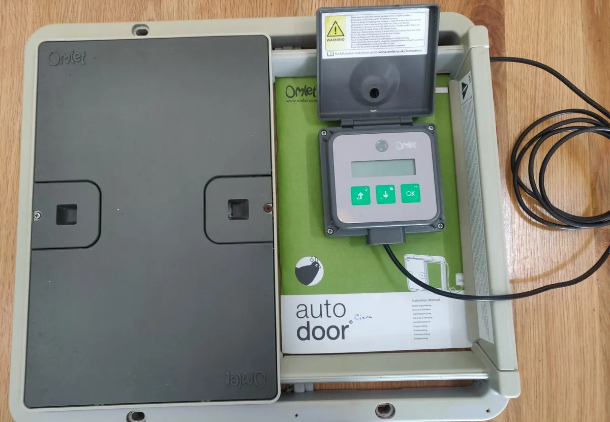 OMLET Auto opening coop door - Image 3