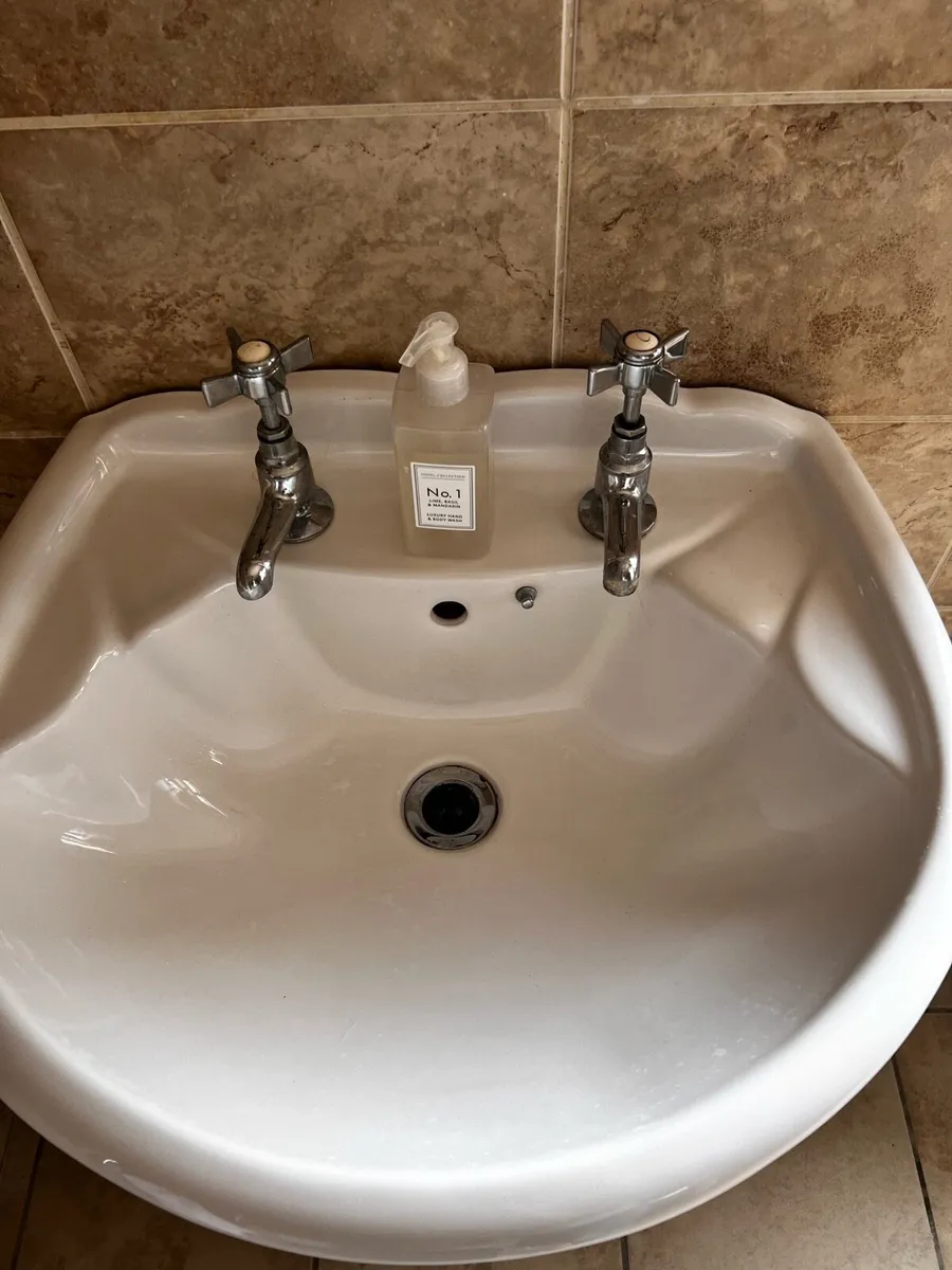 Sink and taps - Image 2