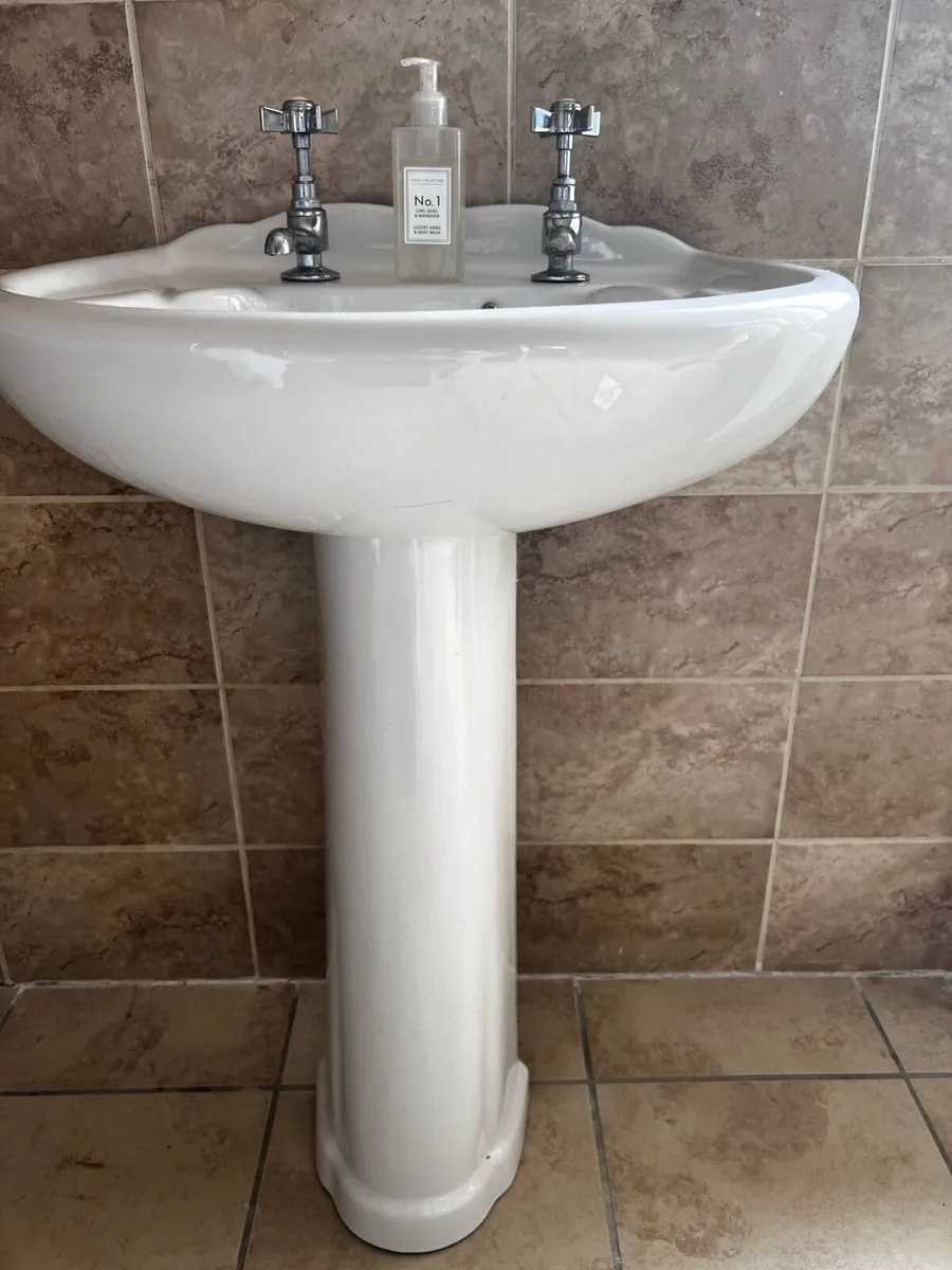 Sink and taps - Image 3