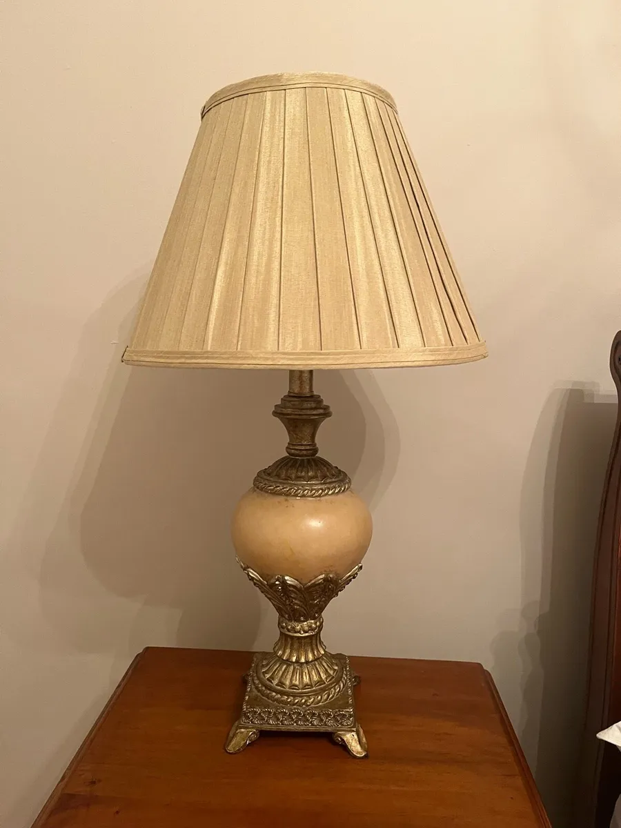 Bedside lamps x 2 - Image 1