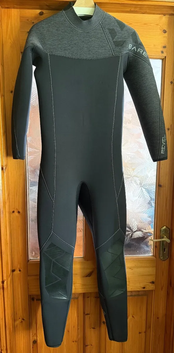 Premium Bare Revel 5mm Wetsuit Practically New - Image 1