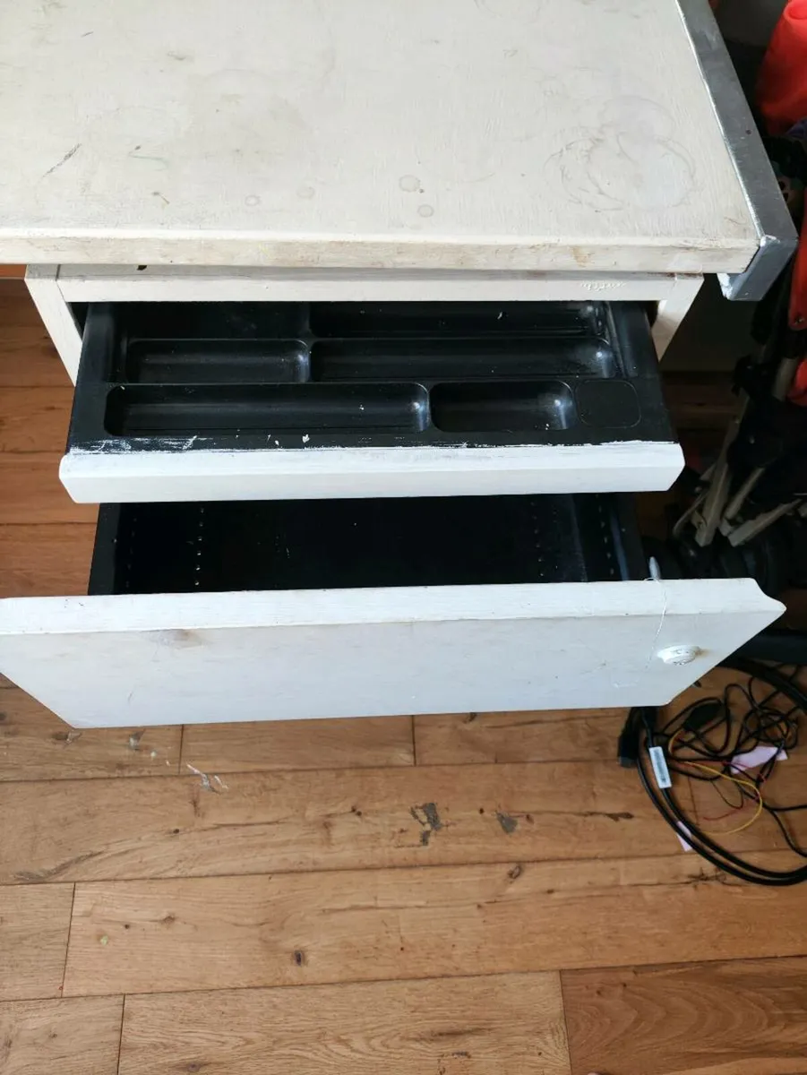 Desk - Image 2
