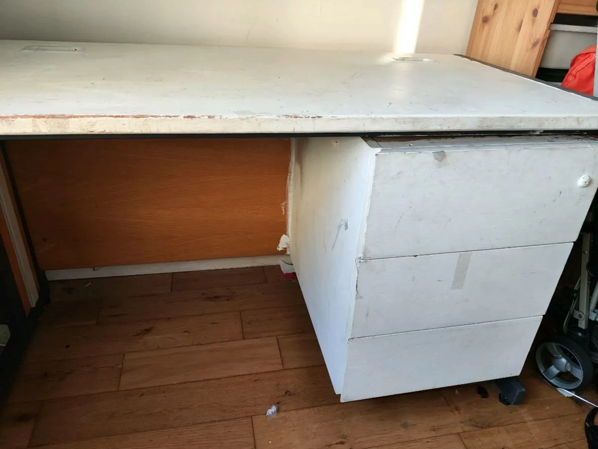 Desk - Image 3