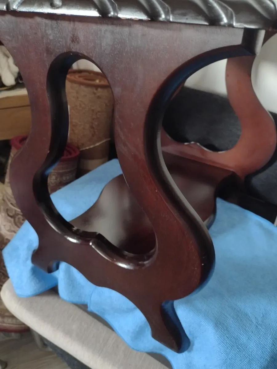 Antique mahogany side table with shelf - Image 2