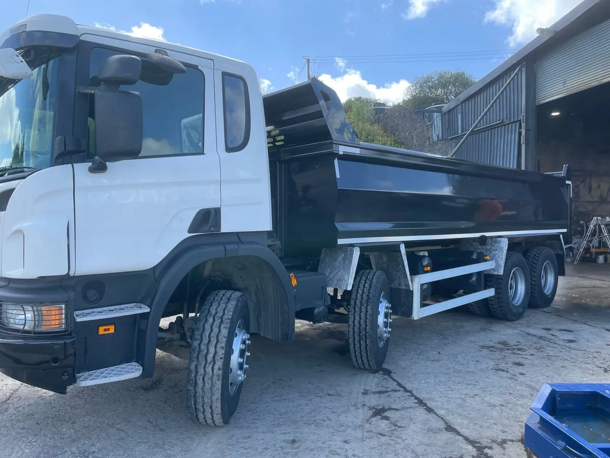 2015 SCANIA P410 8x4 TIPPER - Image 2