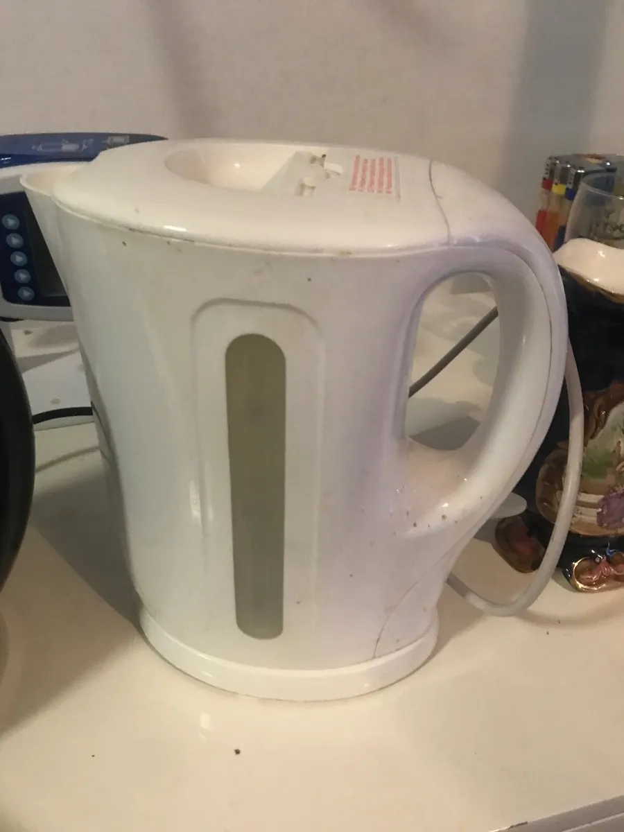 2 Kettles - Image 2