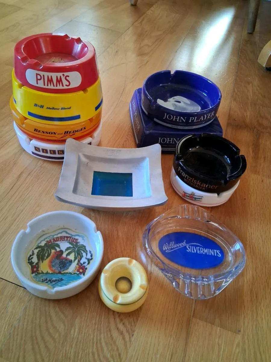 Collection of ashtrays - Image 1