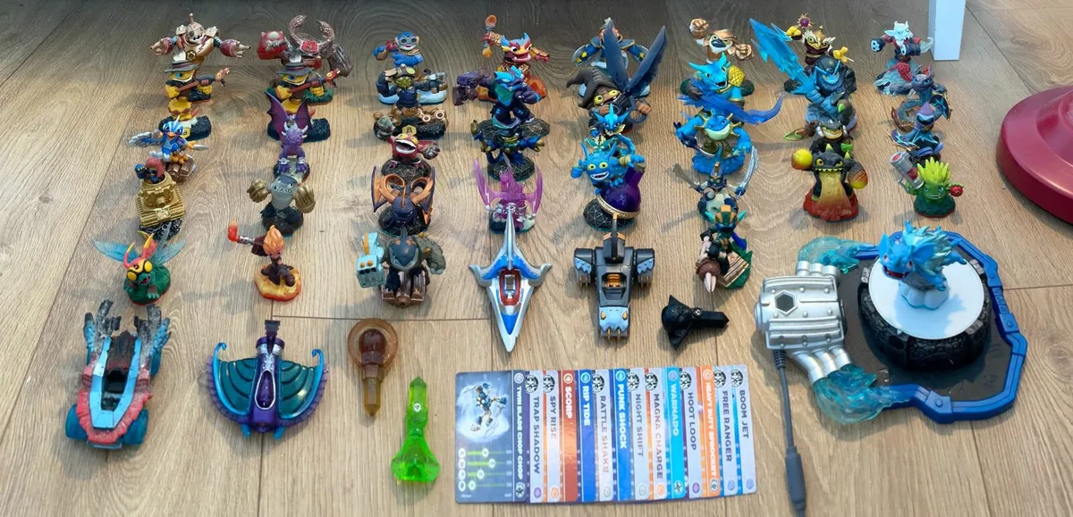 50+ Skylanders and Items (READ DESC. for details)