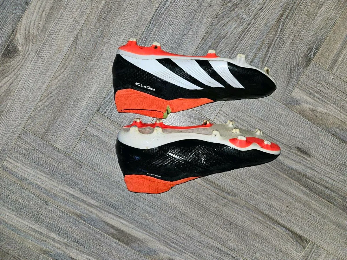 Football boots - Image 1