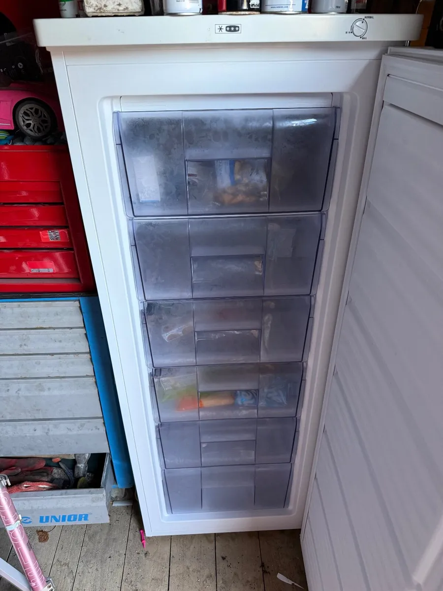Whirlpool Larder style upright Freezer - Image 2