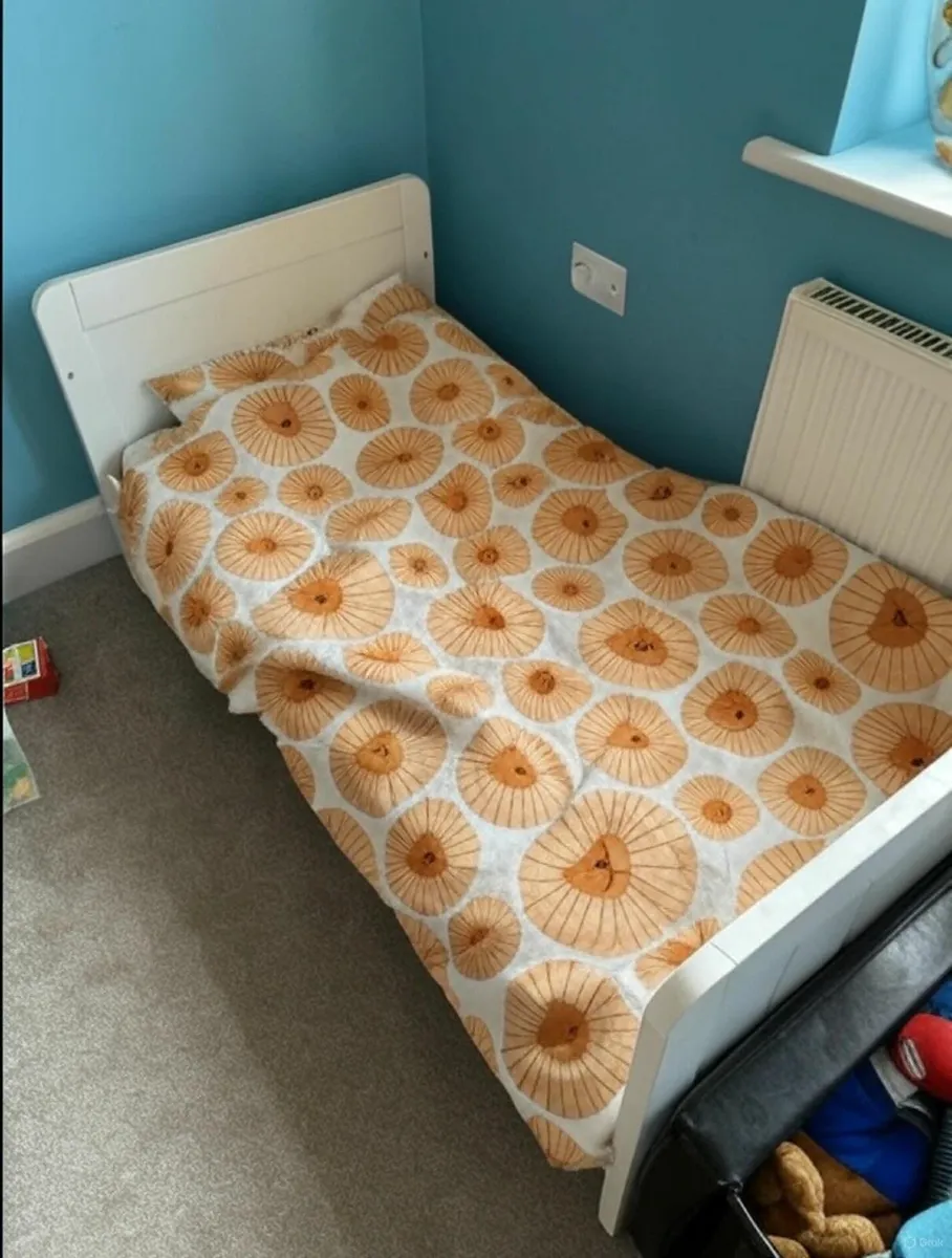 Baby Cot with Mattress – Converts to Cot Bed - Image 2