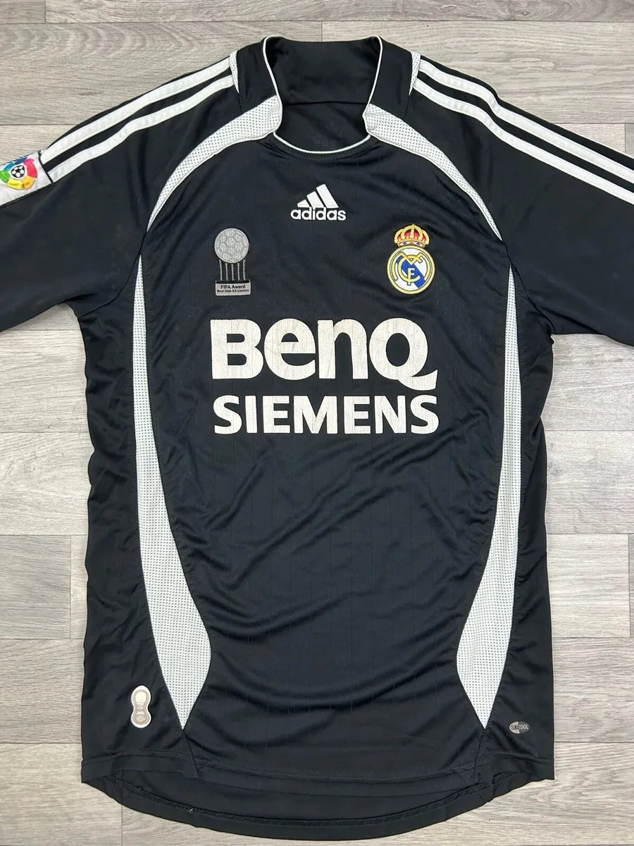 Genuine Vintage 2006 Real Madrid Away Jersey - Image 2