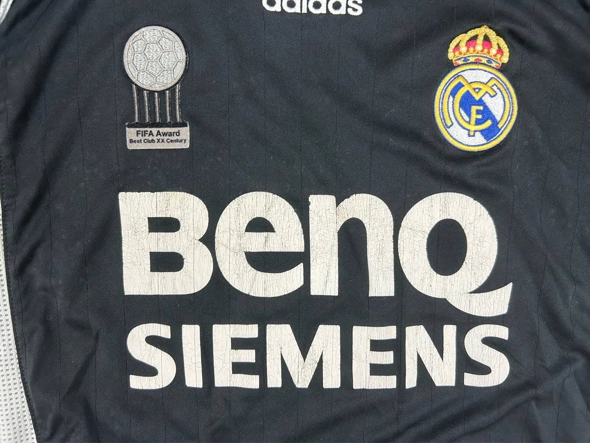 Genuine Vintage 2006 Real Madrid Away Jersey - Image 4