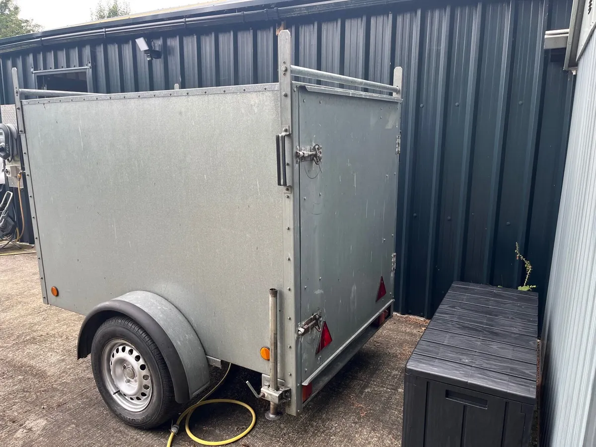 Trailer - Image 1