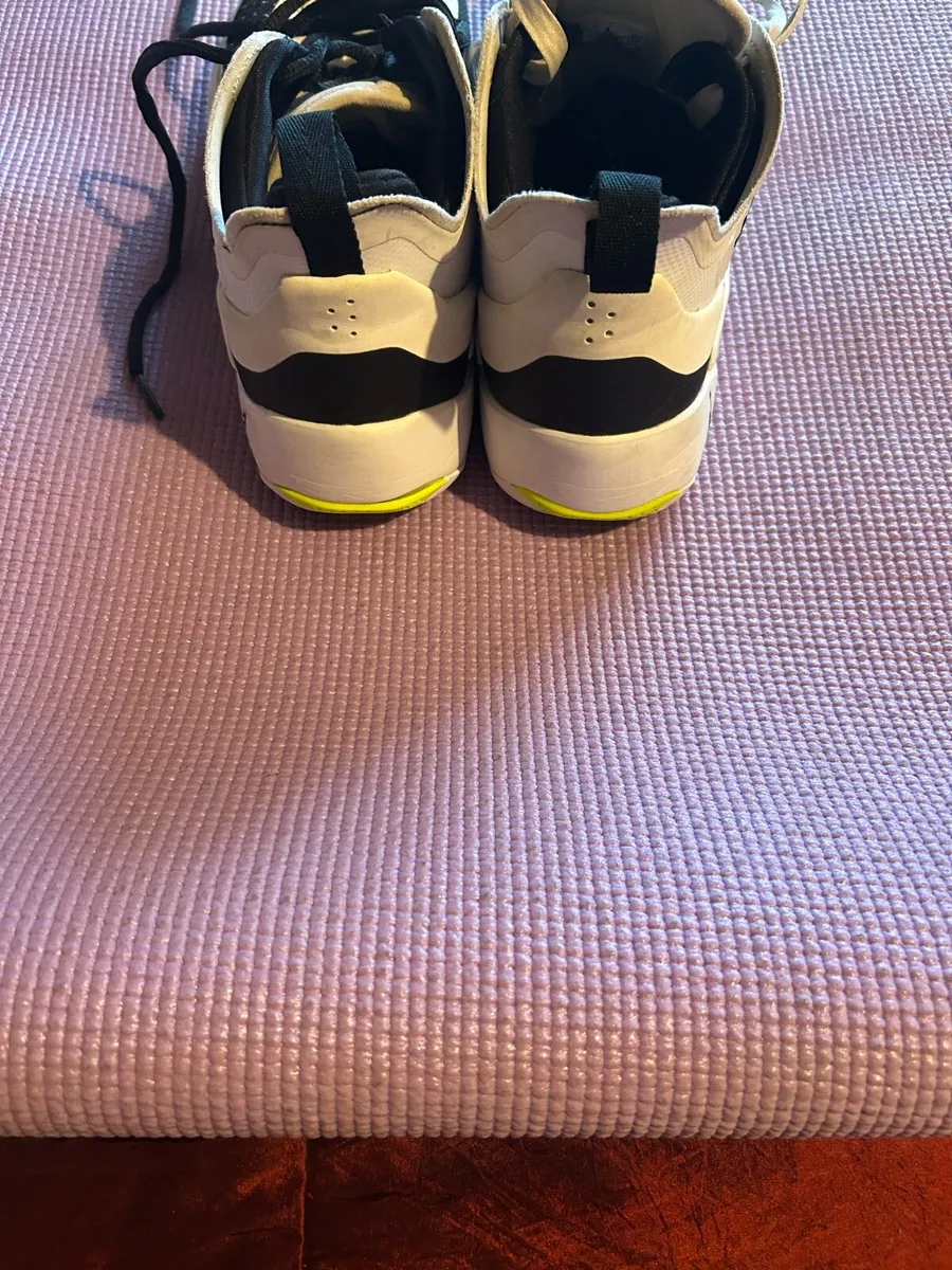 Basketball Shoes Jordan Brand size 9 - Image 3